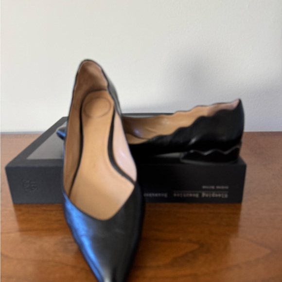 Chloé Lauren Scalloped Black Leather Pointed toe Flats 37 1/2 - Picture 6 of 7